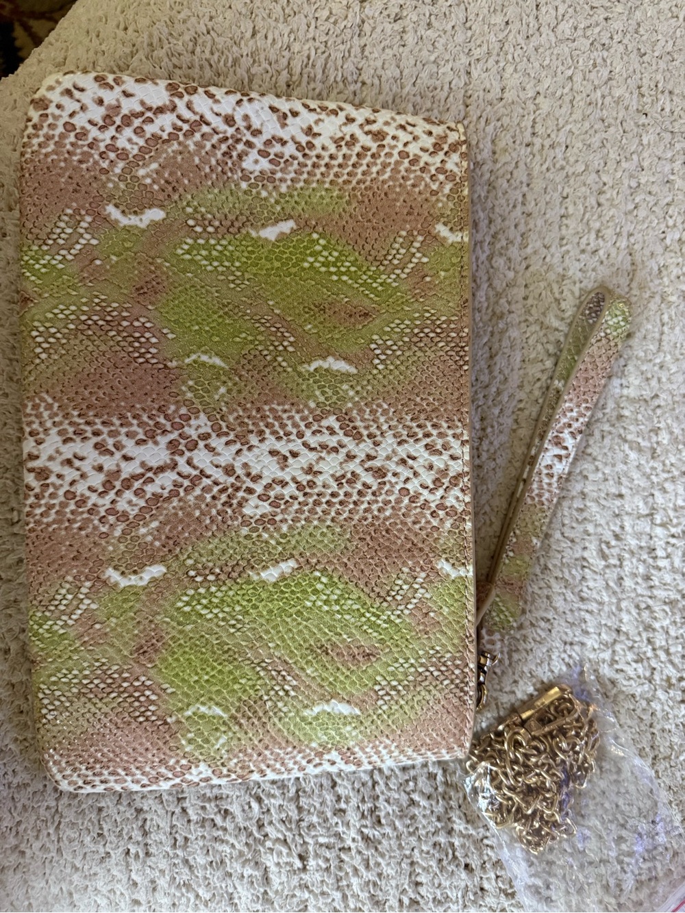 Kelly Wynne Green and Neutral Snake-Print Clutch/wristlet bag - Picture 9 of 13